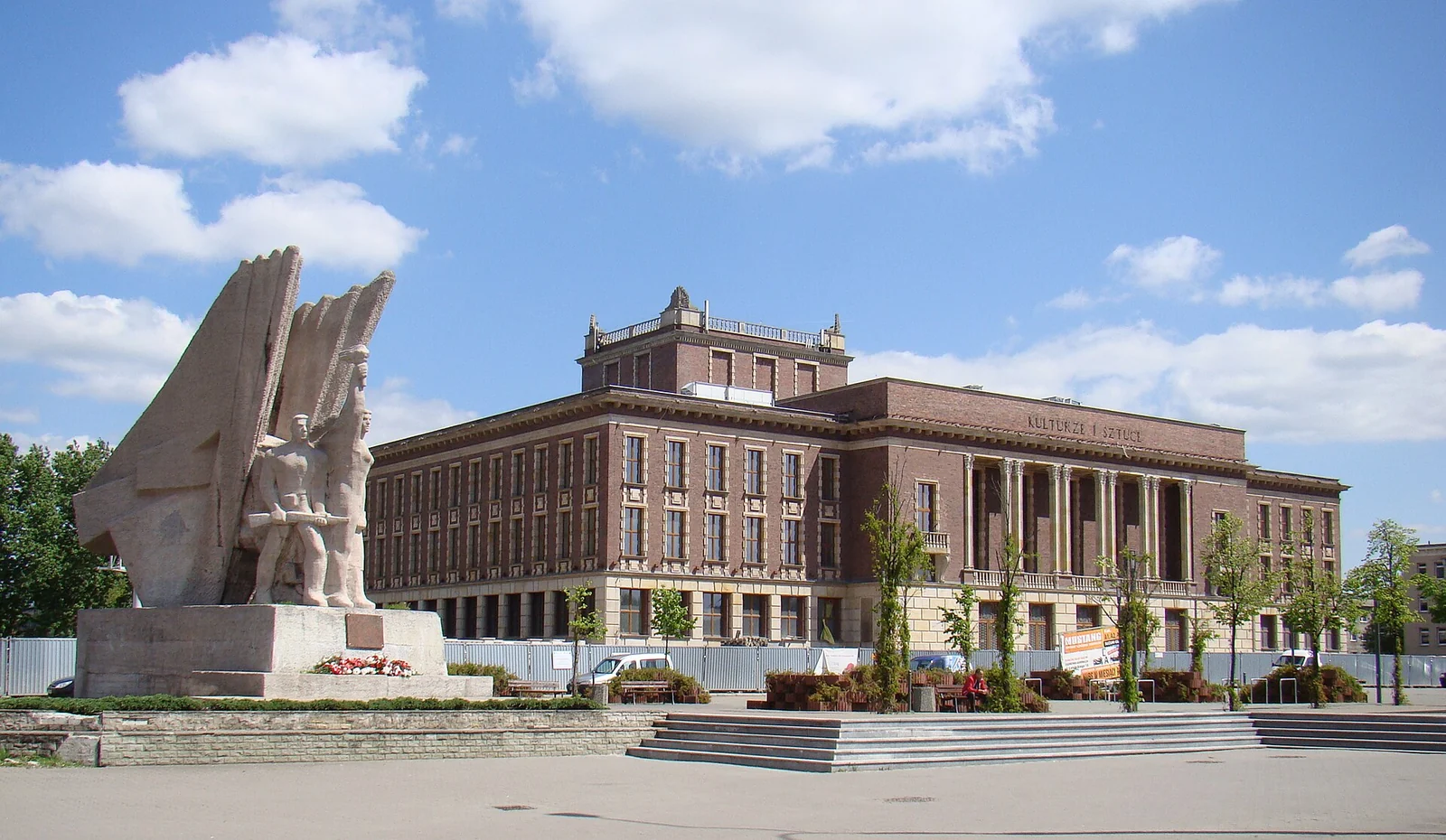 Pałac Kultury Zagłębia w Dąbrowie Górniczej – przewodnik po instytucji